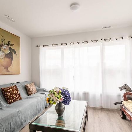 Modern House Newly Furnished 3 Mins Drive To Fall ナイアガラ・フォールズ エクステリア 写真