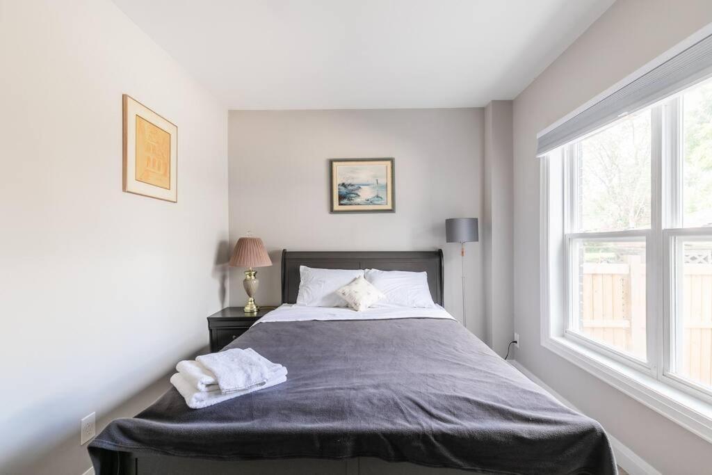 Modern House Newly Furnished 3 Mins Drive To Fall ナイアガラ・フォールズ エクステリア 写真