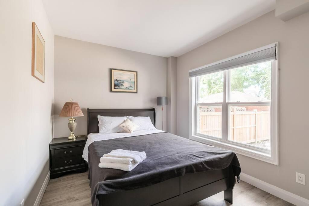 Modern House Newly Furnished 3 Mins Drive To Fall ナイアガラ・フォールズ エクステリア 写真