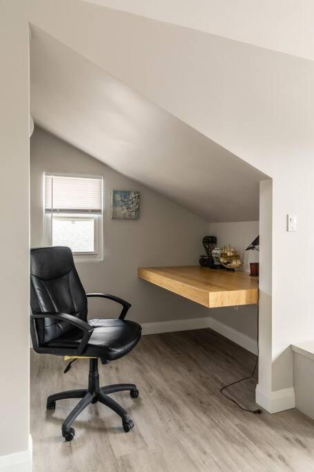 Modern House Newly Furnished 3 Mins Drive To Fall ナイアガラ・フォールズ エクステリア 写真