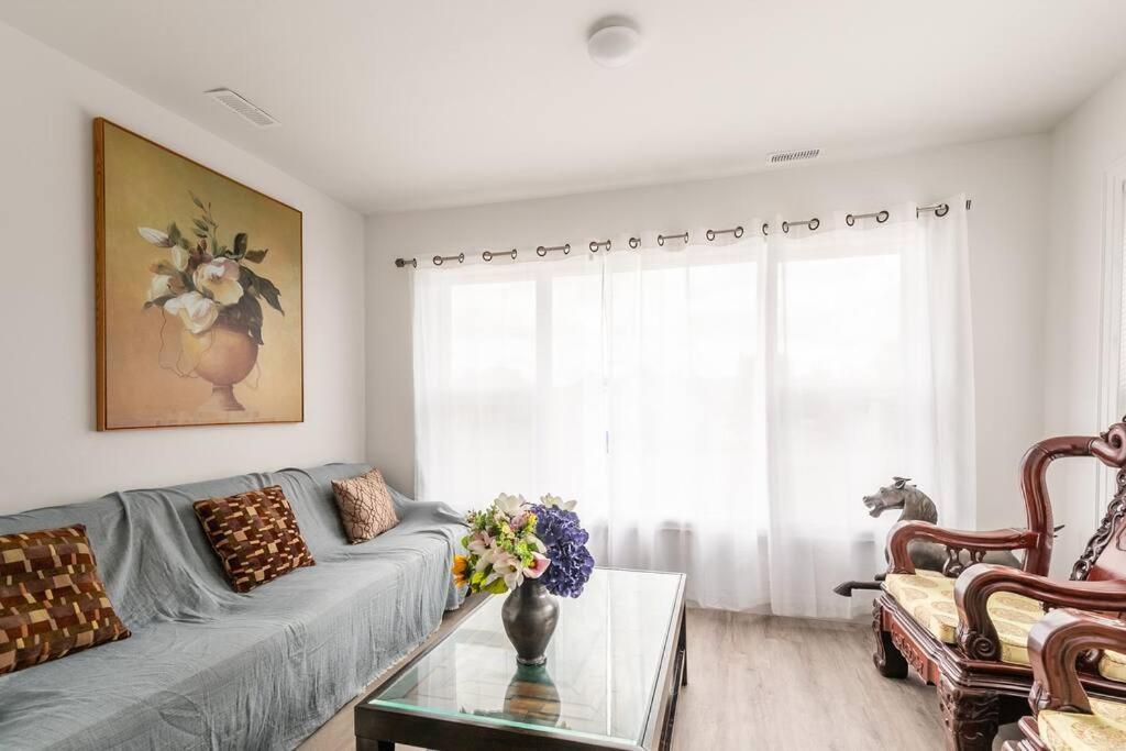 Modern House Newly Furnished 3 Mins Drive To Fall ナイアガラ・フォールズ エクステリア 写真