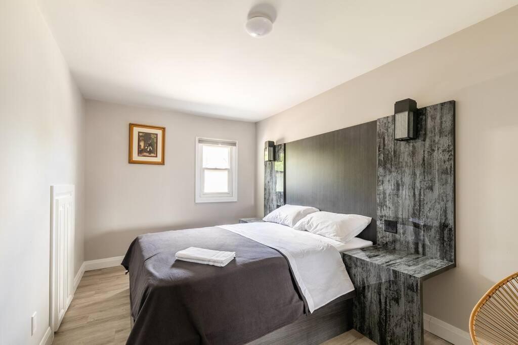 Modern House Newly Furnished 3 Mins Drive To Fall ナイアガラ・フォールズ エクステリア 写真