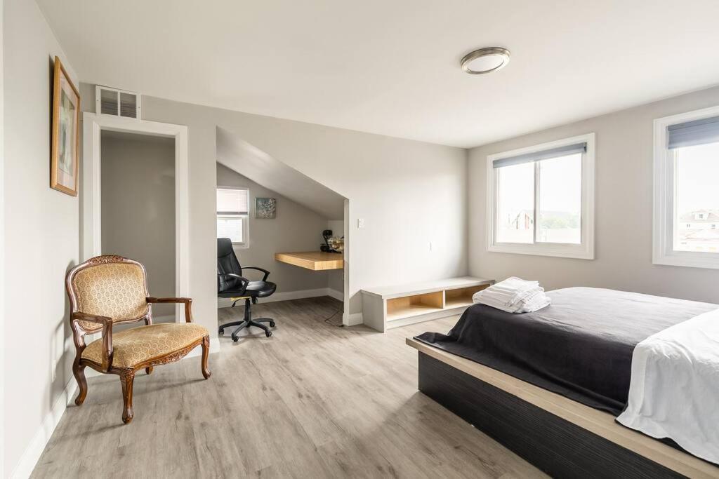 Modern House Newly Furnished 3 Mins Drive To Fall ナイアガラ・フォールズ エクステリア 写真